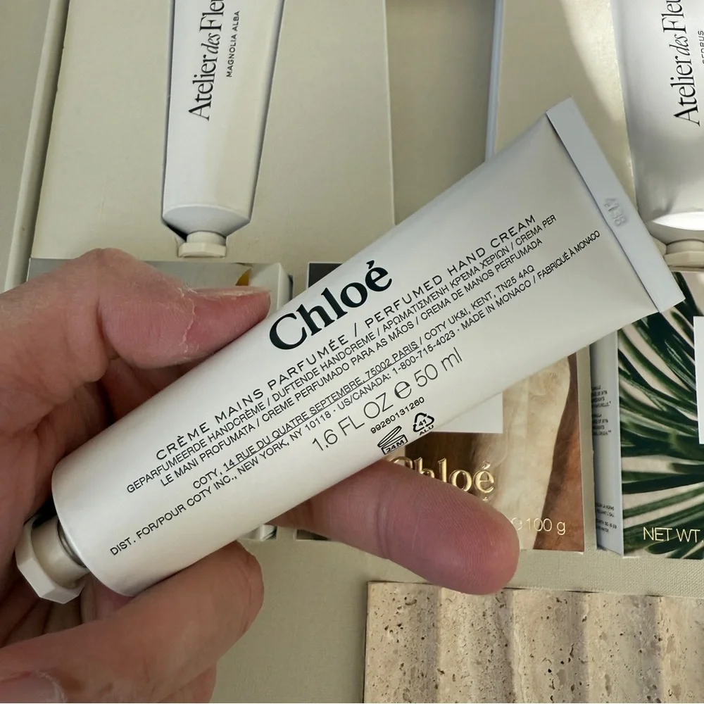 Chloé Atelier des Fleurs Book box set with 3 hand cream and extras brand new - Picture 12 of 16